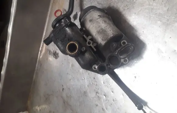 Volvo S60 Oil filter mounting bracket 08642839