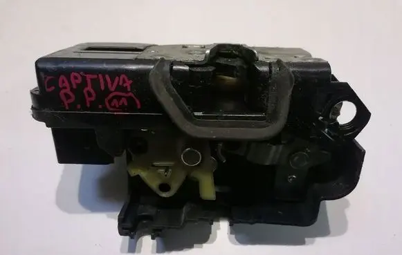 Chevrolet Captiva Front door lock