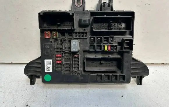 Opel Insignia A Fuse module 22737765