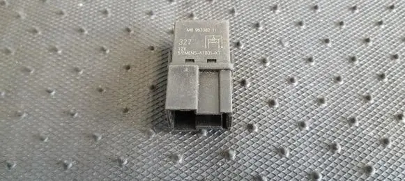 Volvo S40, V40 Other relay MB953382 V23074