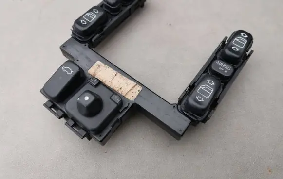 Mercedes-Benz C W202 Electric window control switch 2108213951