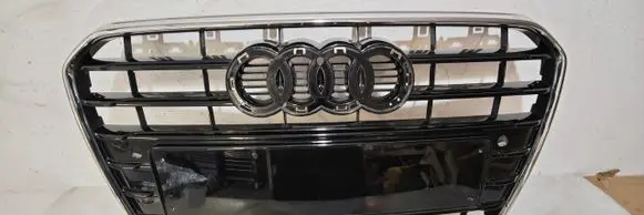 Audi A5 8T 8F Front bumper upper radiator grill 8T0853651G