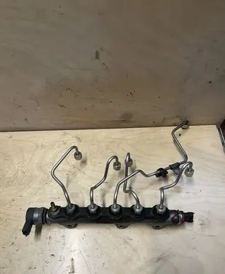 Renault Trafic II (X83) Fuel main line pipe 0445214155 8200842432 0281002800