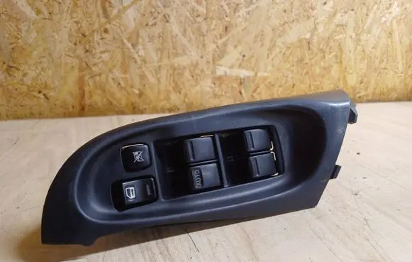 Nissan Almera N16 Electric window control switch 80961