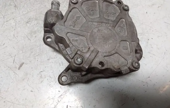 Volkswagen PASSAT B6 Vacuum pump 03L145100F