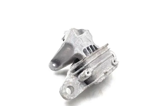 Ford Focus Engine mount bracket 326F82