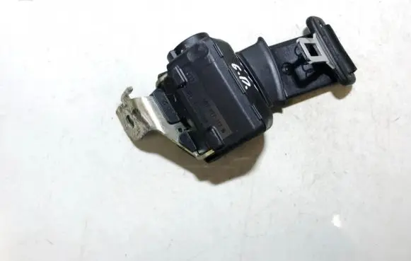 Middle seatbelt (rear)