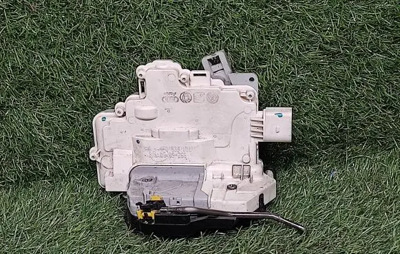 Audi A3 S3 A3 Sportback 8P Rear door lock 4F0839016