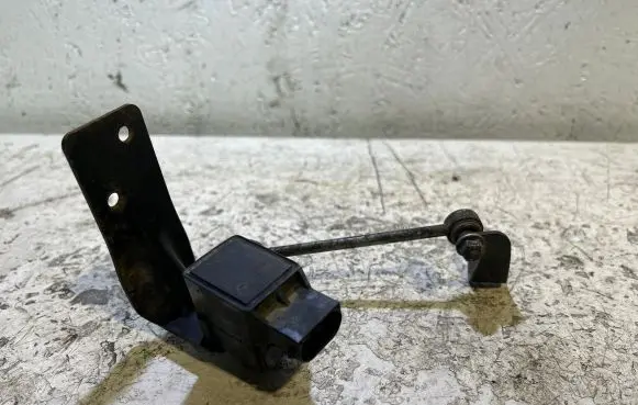 Mercedes-Benz E W211 Air suspension front height level sensor A0105427717 14203