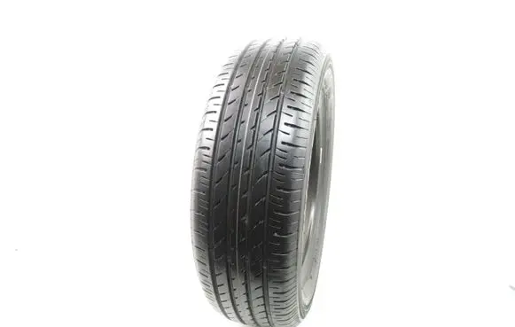 Volkswagen Golf V R16 summer tire 