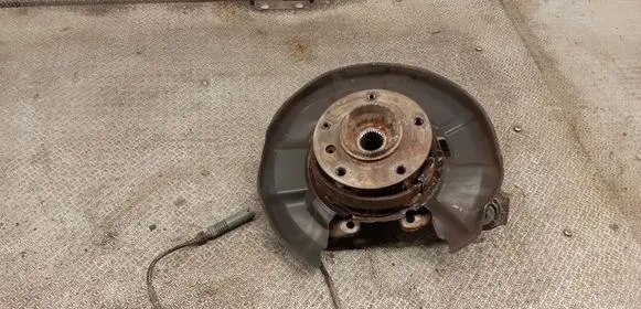 BMW 1 E81 E87 Rear wheel hub spindle/knuckle 
