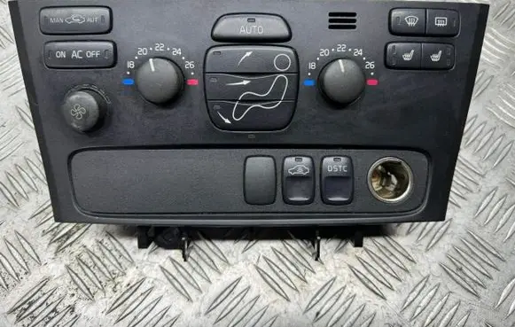 Volvo V70 Climate control unit 8691876