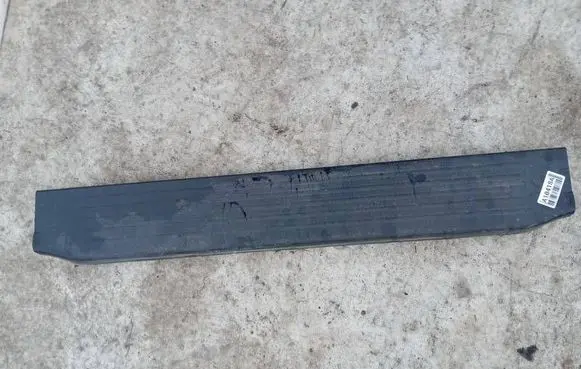 Front sill trim cover