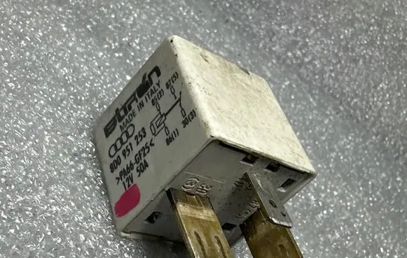 Audi Q7 4L Other relay 8D0951253