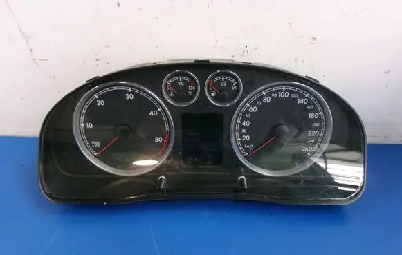 Volkswagen PASSAT B5.5 Speedometer (instrument cluster) 3B0920849A