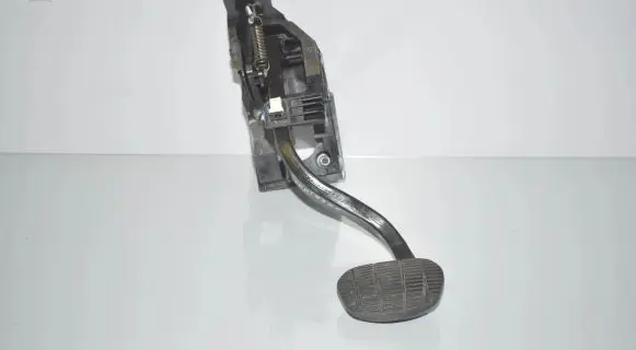 BMW 2 F46 Brake pedal 6856596 35006856596
