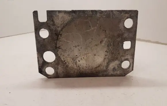 Front bumper mounting bracket