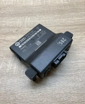 Volkswagen Golf V Gateway control module 1K0907530F 1K0907951