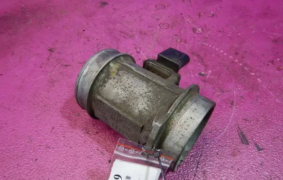 Volkswagen PASSAT B5.5 Mass air flow meter 059906461D