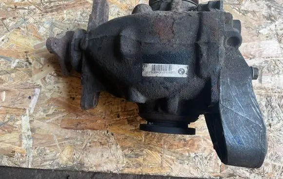 BMW 3 E90 E91 Rear differential 7598855