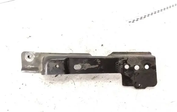 Audi Q7 4L Fender mounting bracket 4L0805698