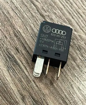 Audi A4 S4 B7 8E 8H Other relay 8Z0951253