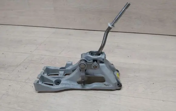Toyota Avensis T220 Gear shifter/selector 