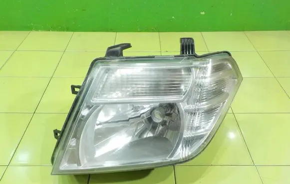 Nissan Navara D40 Headlight/headlamp PRZOD