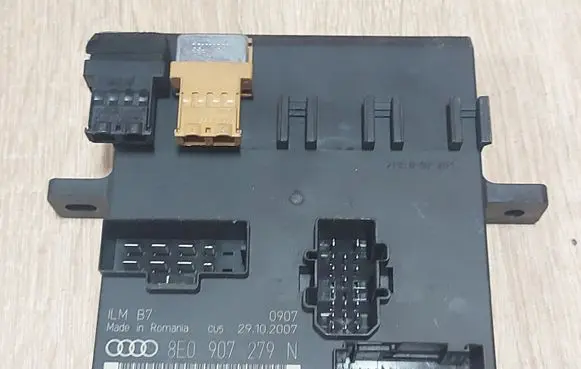 Audi A4 S4 B7 8E 8H Comfort/convenience module 8E0907279N
