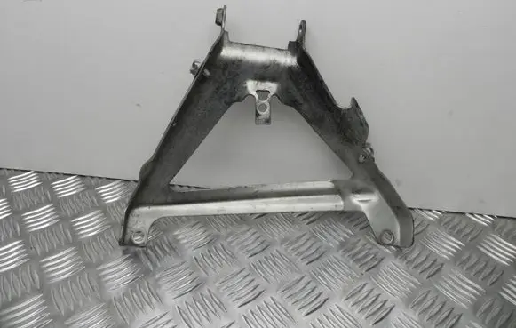 Mercedes-Benz C AMG W204 Engine mounting bracket A6460980429 MB1320