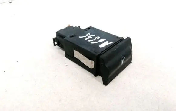 Skoda Octavia Mk1 (1U) Fuel tank opening switch 