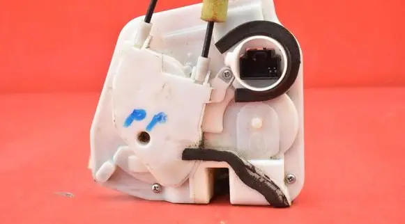 Mazda 2 Front door lock