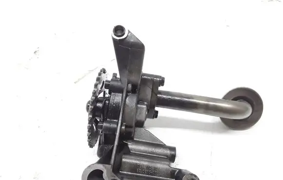 Volkswagen Golf IV Oil pump 06A115105