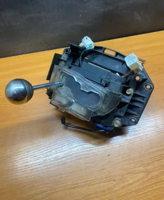 Lexus IS 200-300 Gear shifter/selector 