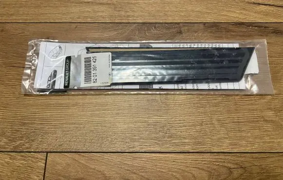 Renault Clio V Foot area side trim 8201391425