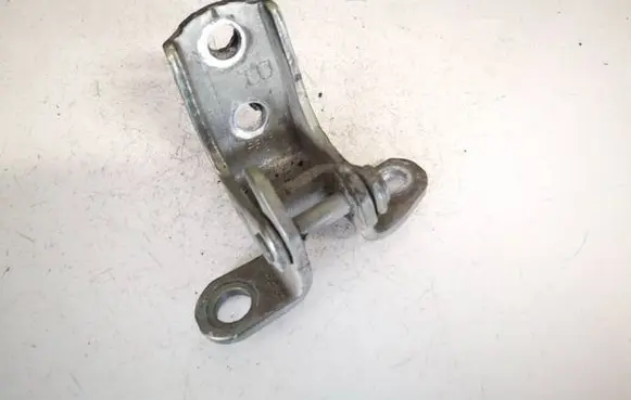 Honda CR-V Rear door lower hinge