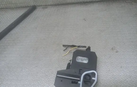 Volvo C30 Fuel tank cap lock motor 30716522