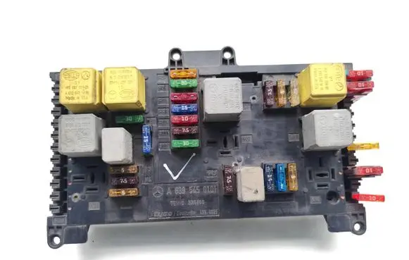 BMW 1 E82 E88 Fuse module A6395450101