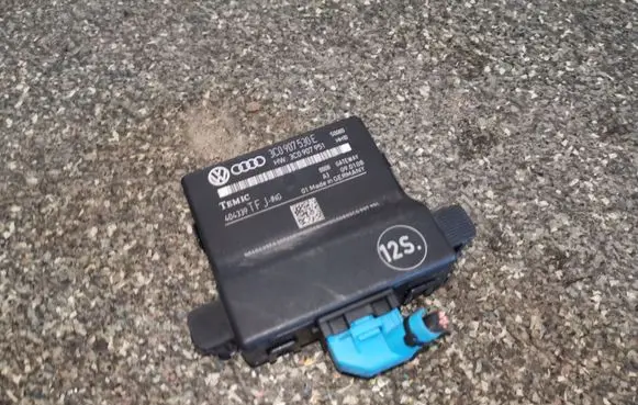 Volkswagen PASSAT B6 Other control units/modules 3C0907530E