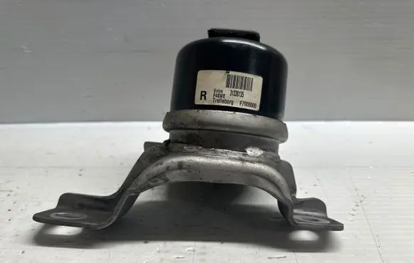 Volvo XC60 Engine mount bracket 31330135
