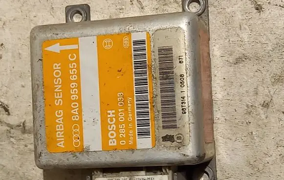 Volkswagen PASSAT B5 Airbag control unit/module 8A0959655C 0285001038