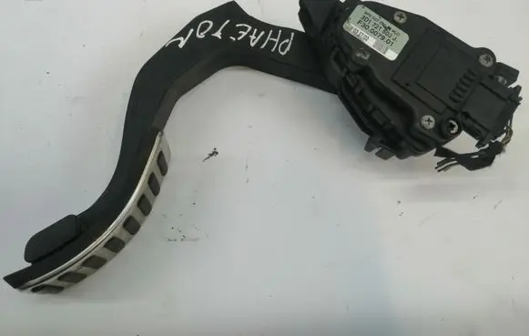 Volkswagen Phaeton Accelerator throttle pedal 3D1721503J