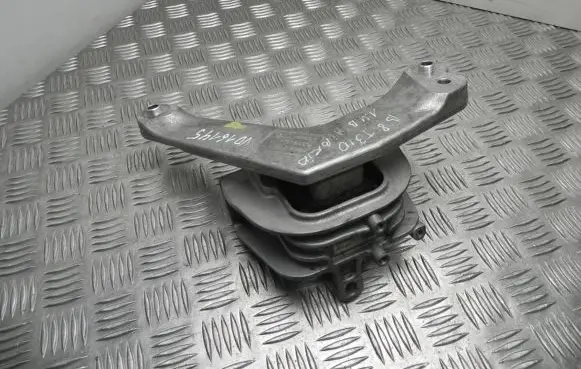 Volkswagen PASSAT B8 Engine mount bracket G3398320 VD16145