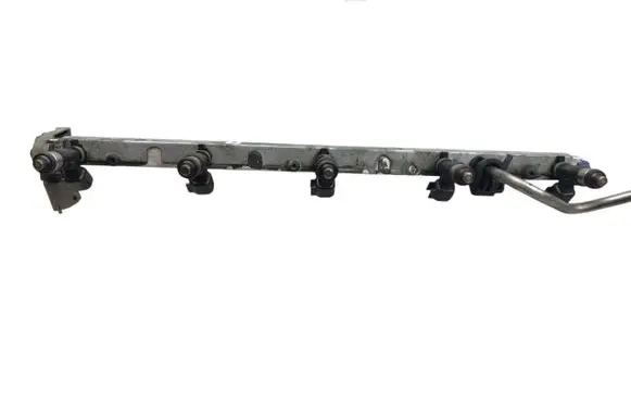Volvo V70 Fuel injector supply line/pipe 