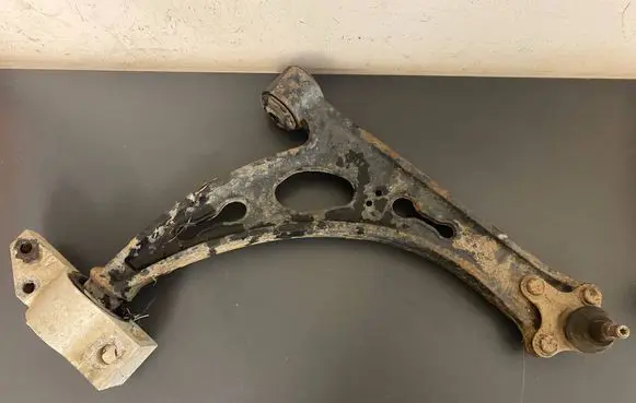 Volkswagen Touran I Front lower control arm/wishbone 1K0407153G