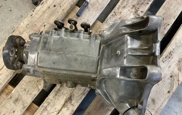 Mercedes-Benz COMPAKT W115 Manual 4 speed gearbox R1152511601