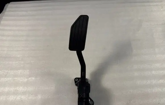 Subaru Ascent Accelerator throttle pedal 56010FL020 1988001170 05B08C00115