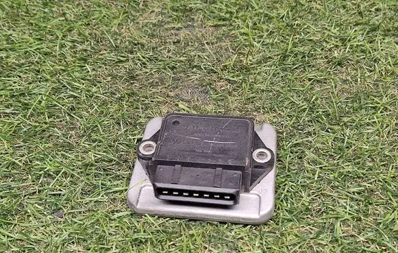 Volkswagen PASSAT B3 Ignition amplifier control unit 191905351B