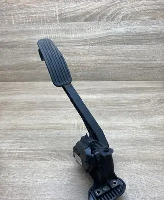 Volvo V70 Accelerator throttle pedal 30636004