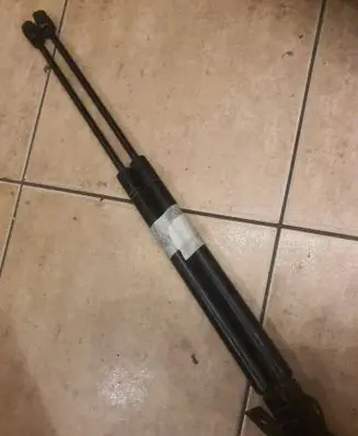 Front bonnet/hood damper/strut